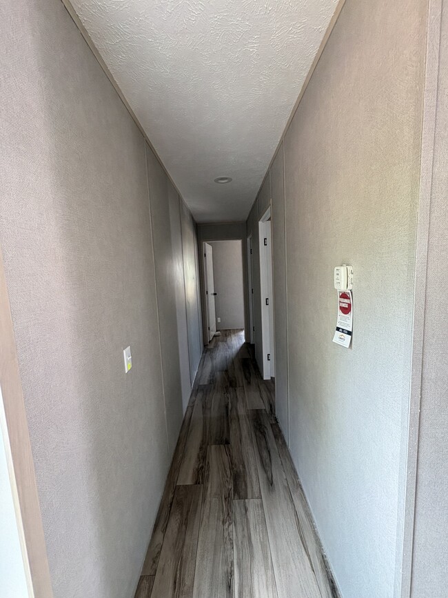 Building Photo - 507 Mercedes St