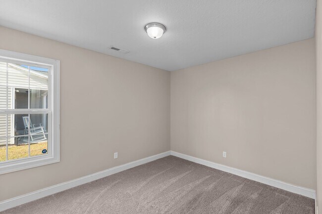 Building Photo - 3 Bedroom 2 Bathroom Home in Onslow Bay!