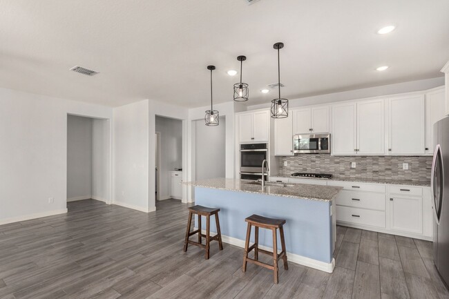 Building Photo - Move-In Ready Home with Verrado Amenities!