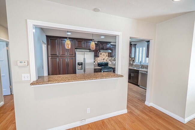 Building Photo - Charming 3-Bedroom Home for Rent in La Crescenta!