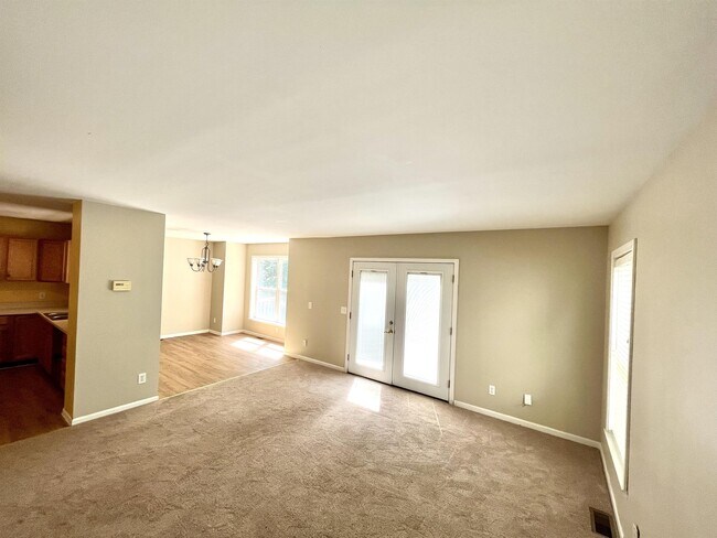 Building Photo - 911 Old Hickory Ln