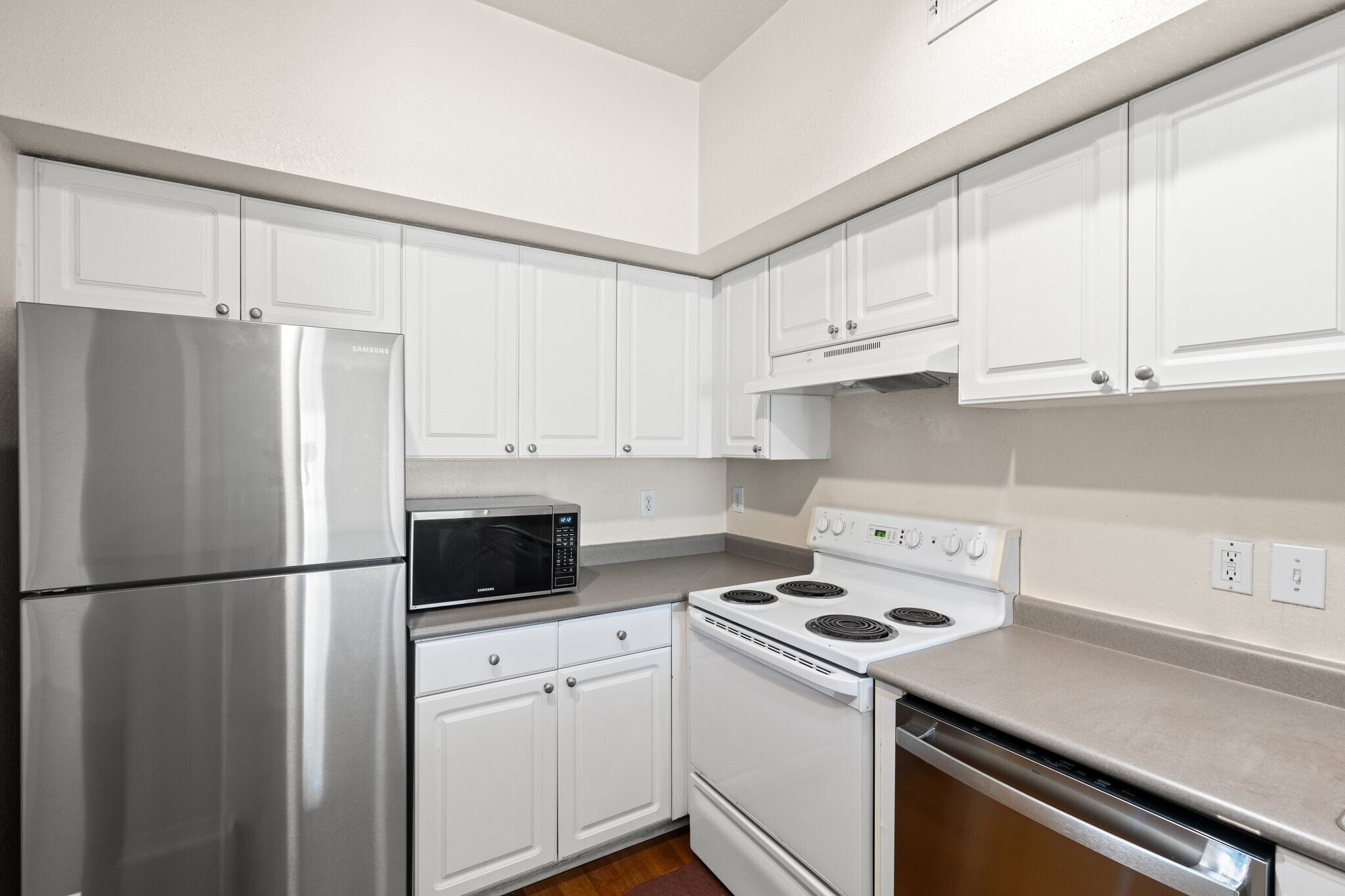 Building Photo - 402 S Armenia Ave