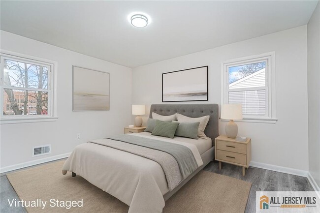 Building Photo - 1036 Apache St