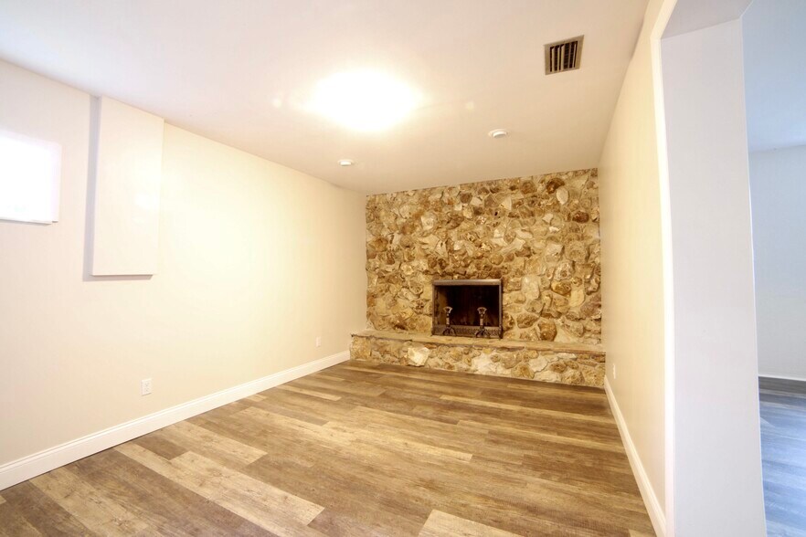 Family Room - 113 Astor St