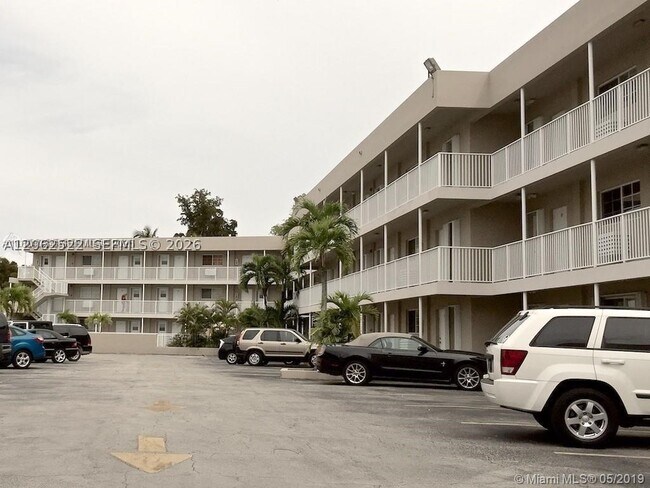 Building Photo - 6580 Santona St