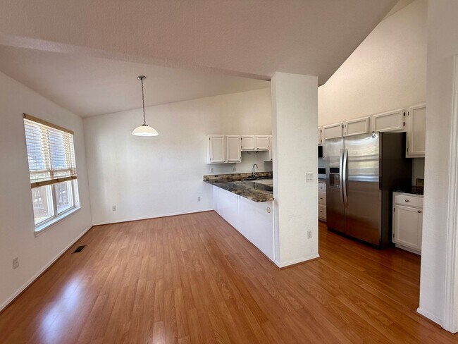 Building Photo - 537 Canyon View Dr