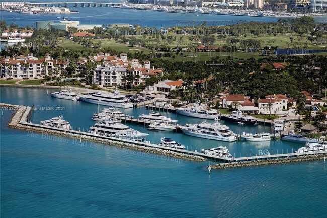 Building Photo - 19126 Fisher Island Dr