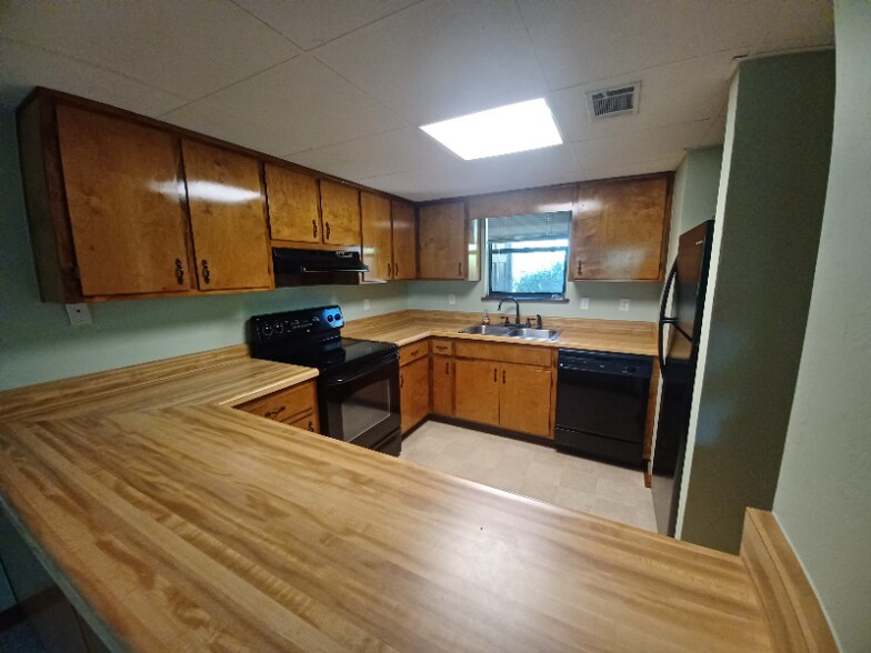 Building Photo - 705 E College Ave