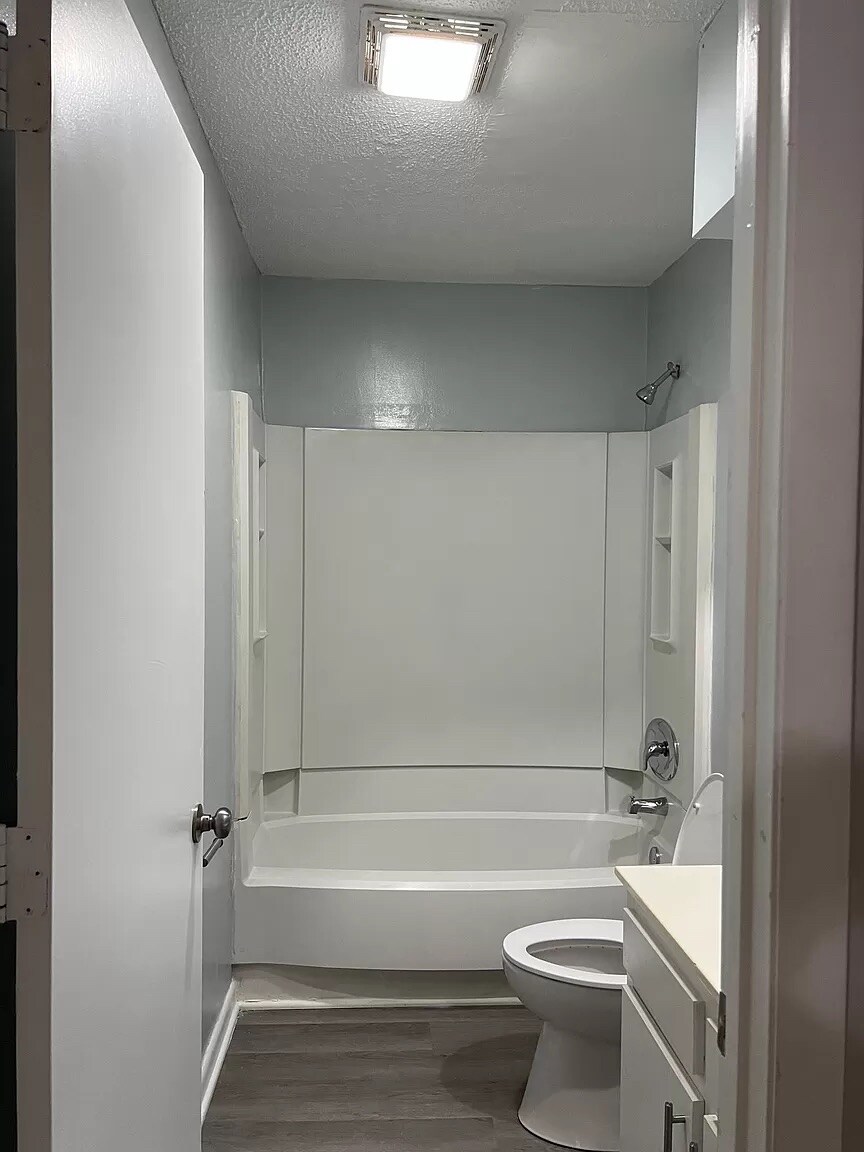 Building Photo - Room in Condo on Sharon Chase Dr