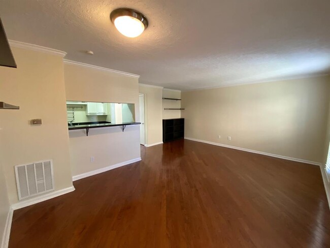 Building Photo - 6410 Del Monte Dr