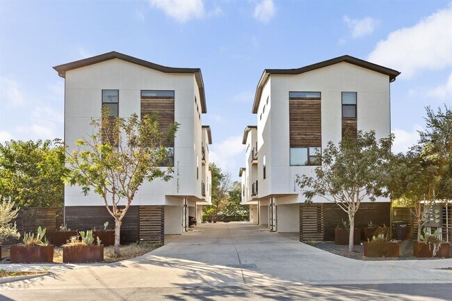 Building Photo - 1128 Chicon St