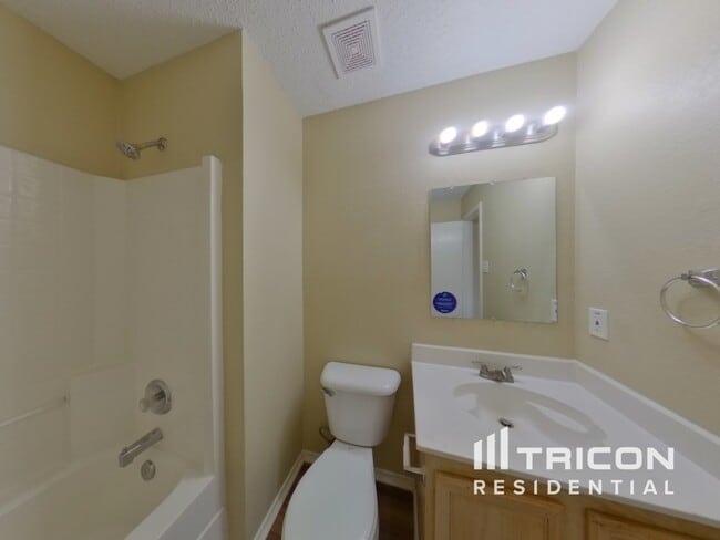 Building Photo - 537 Linacre Dr