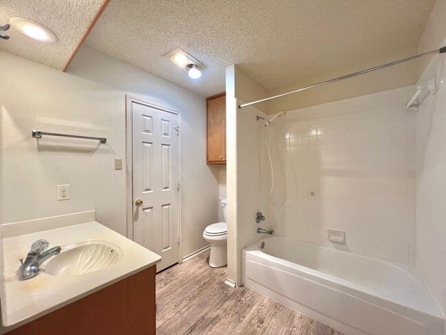 Building Photo - Available now! 3/2/2 with fenced backyard and small sunroom