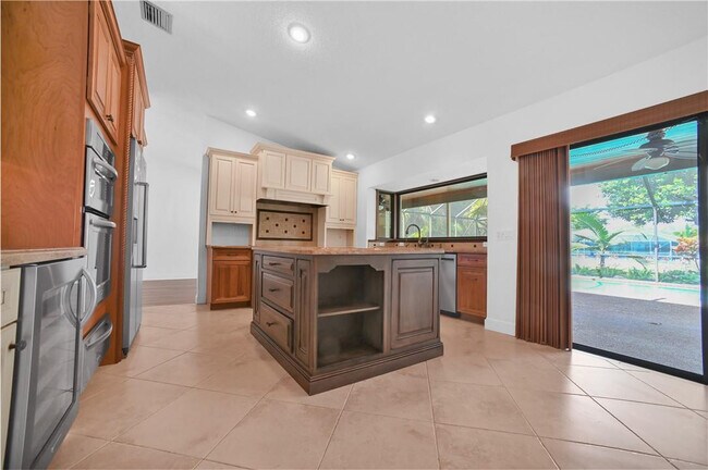 Building Photo - 10765 NW 9th Ct