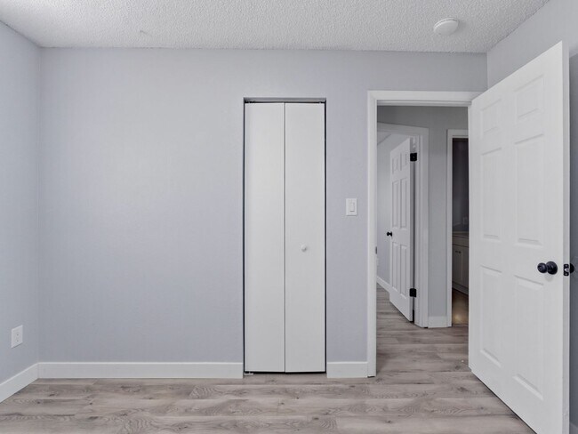 Building Photo - Palisade Perfection: Remodeled Condo Steps from Downtown!