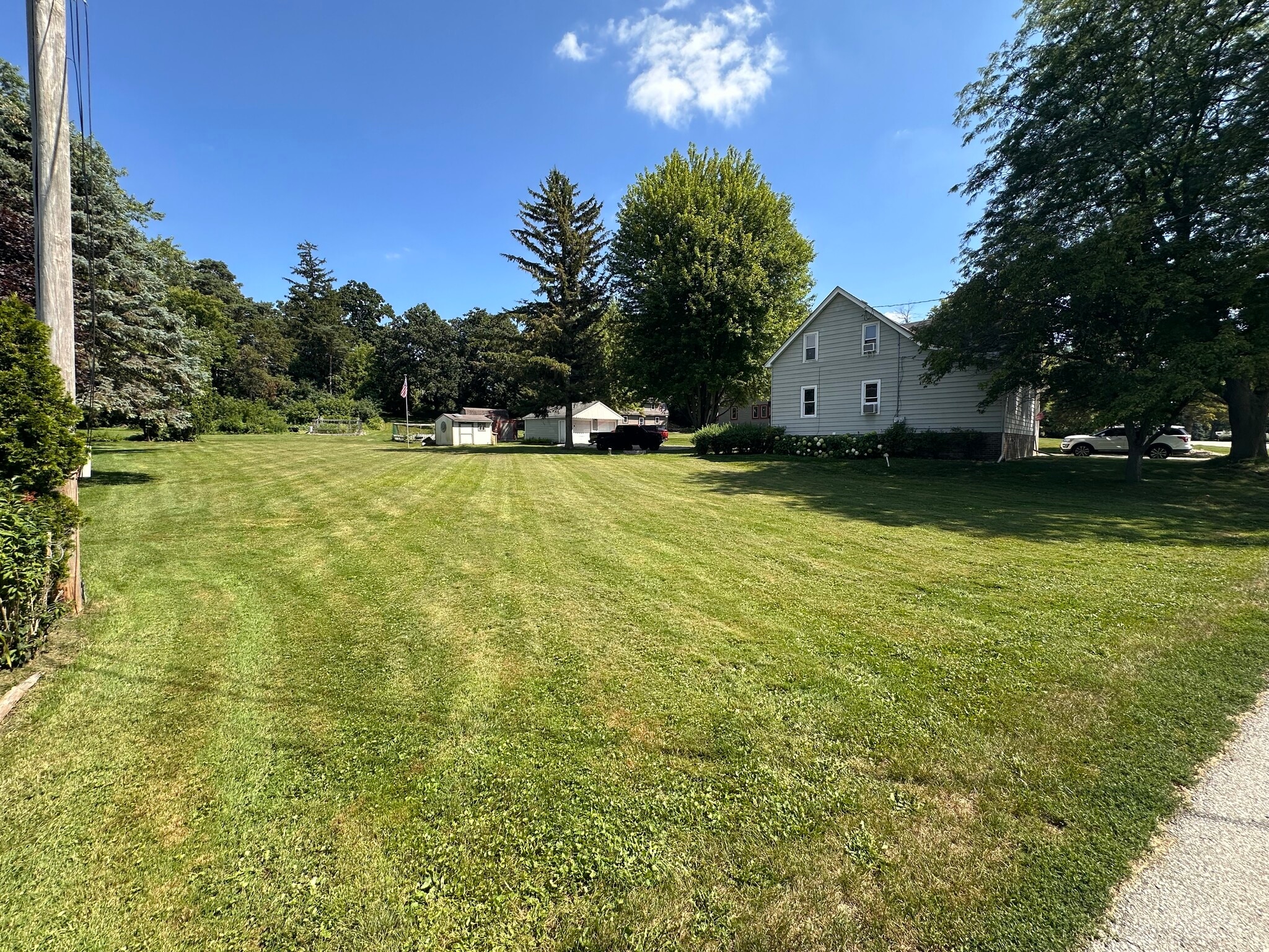 Building Photo - W267N2926 Peterson Dr