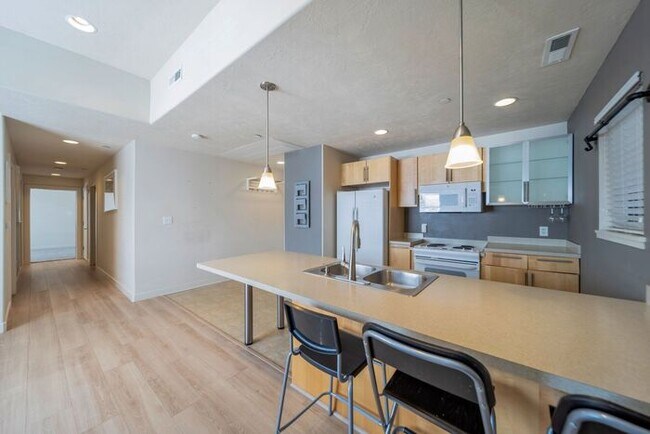 Building Photo - Secure + Trendy Salt Lake City Condo at a ...
