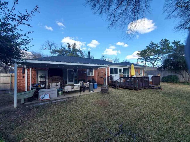 Building Photo - 2409 Martin St