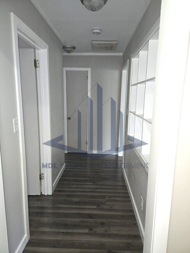 Building Photo - Gorgeous and Cozy 3 bed in Saginaw, Available now!