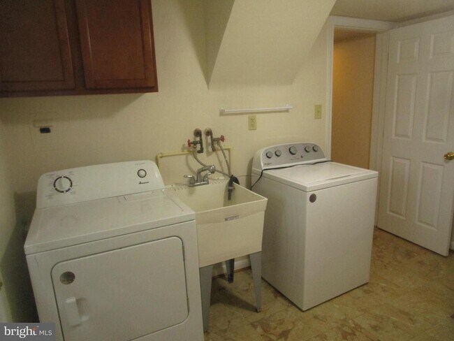 Building Photo - 5606 Devon Ct