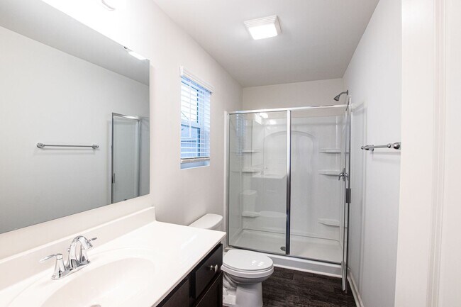 Building Photo - BEAUTIFUL 2 Bedroom Townhome in MIDLAND- A...