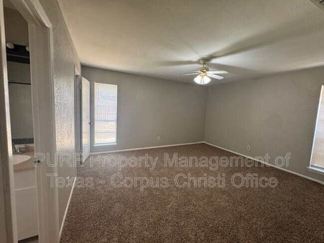 Building Photo - 4622 Newbury Ln
