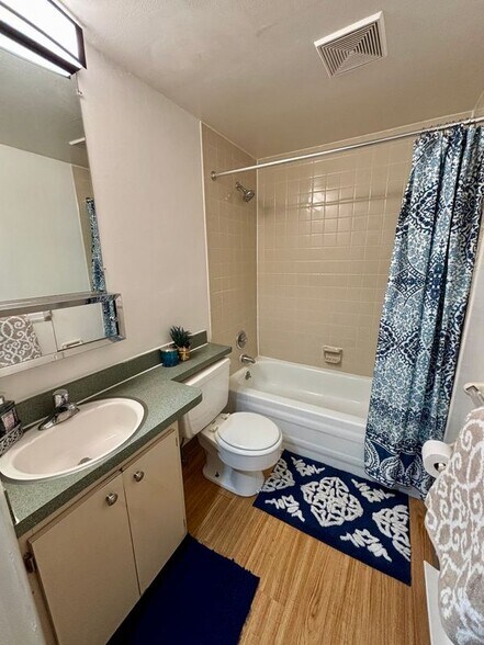 Building Photo - 2668 Elmwood Ave