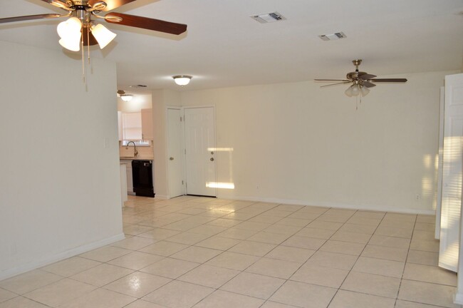 Building Photo - Remodeled 3 bed 2 bath home off Nacogdoches!
