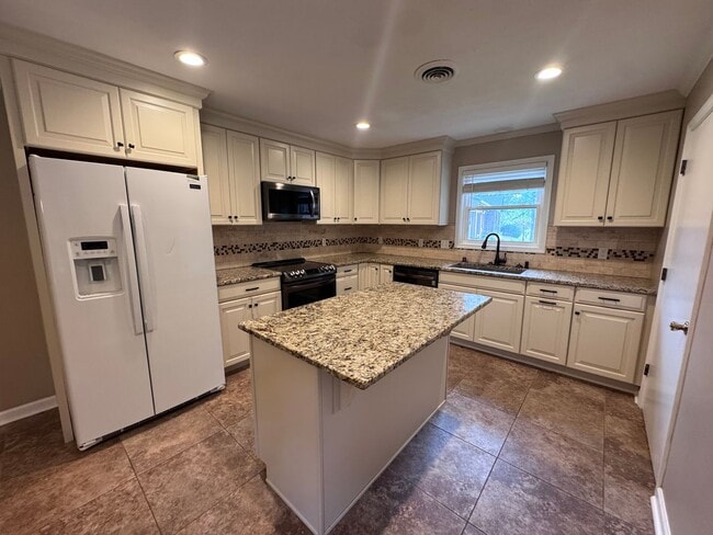 Building Photo - 4430 Chicadee Dr