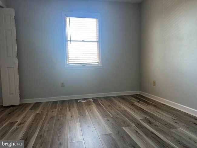 Building Photo - 223 E 8th Ave