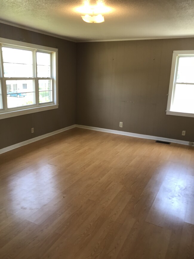 Living Room - 1337 Cherry Lea Ln