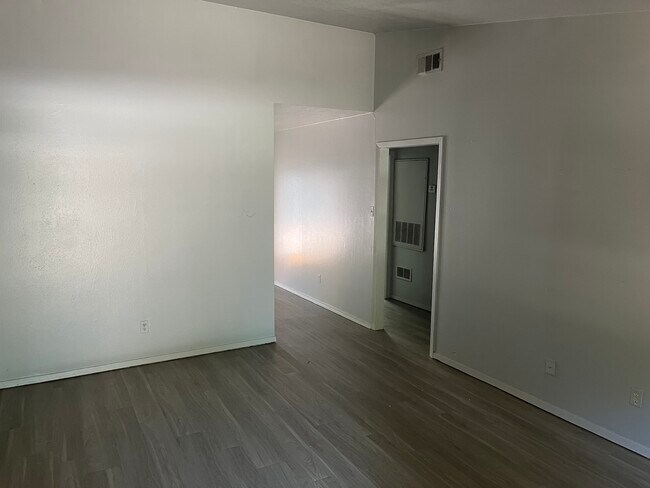 Building Photo - 1412 Bermuda Ct