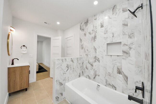 Building Photo - 1111 E 27th St