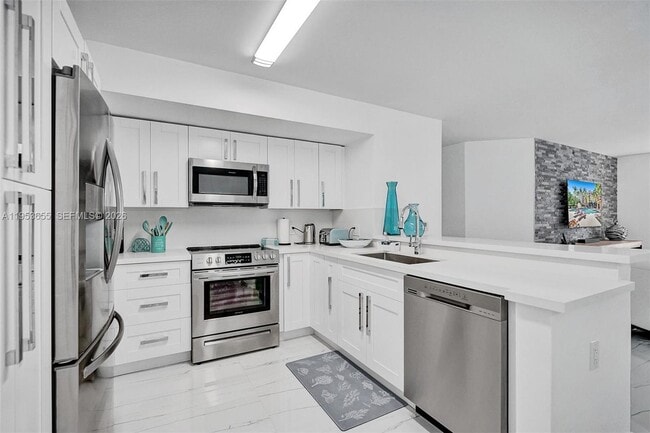 Building Photo - 19601 E Country Club Dr