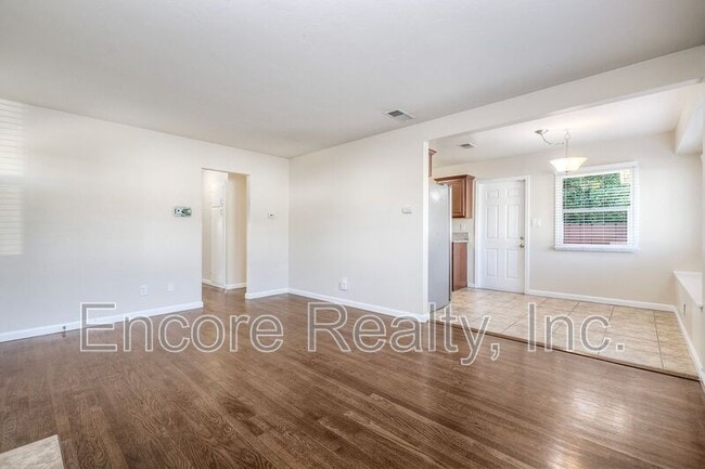 Building Photo - 6135 Chadwick Ave