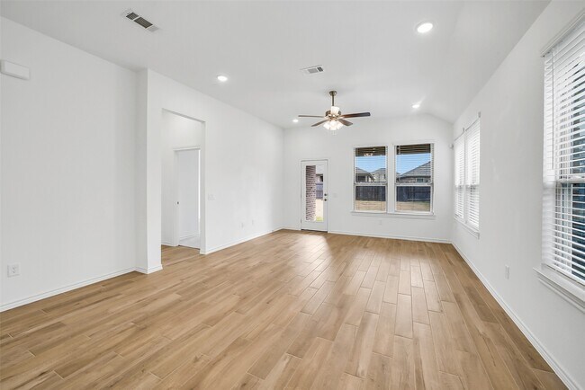 Building Photo - 1309 Tan Gable Ln