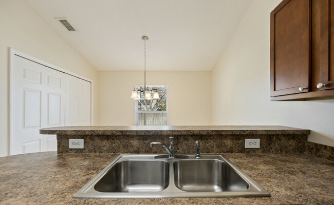 Building Photo - Charming 2-Bed, 2-Bath Home on Foxwood Drive – Cozy Living in Melbourne!