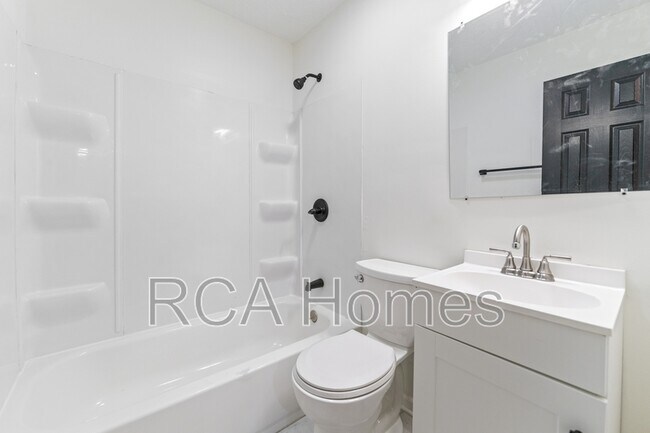 Building Photo - 947 Albany St