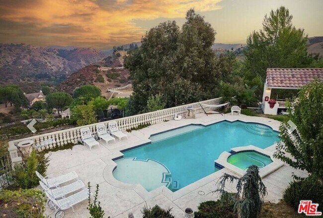 Building Photo - 232 Saddlebow Rd