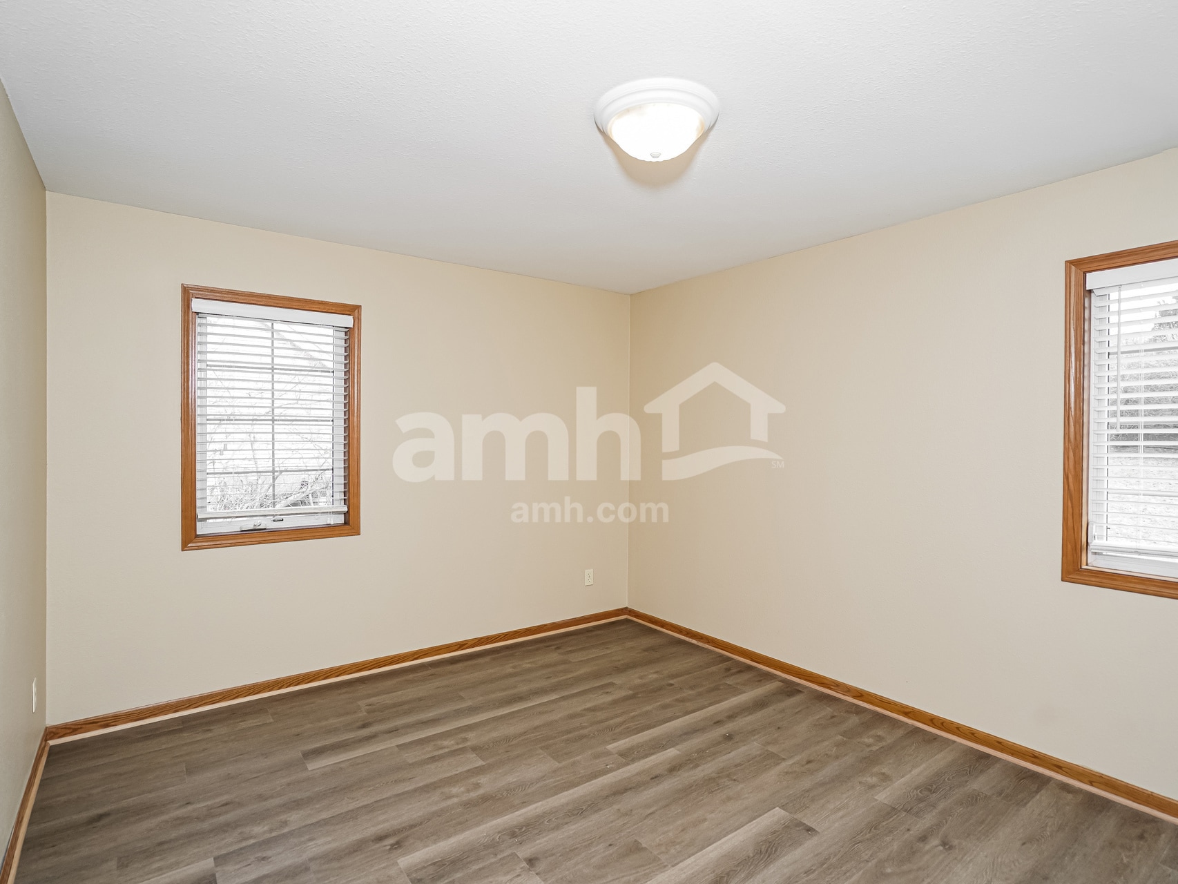 Building Photo - 338 Ponderosa Dr