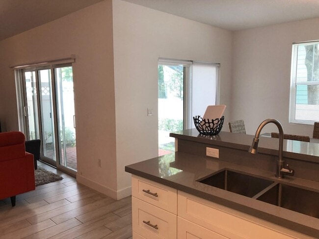 Building Photo - 2362 SW 18th Ave