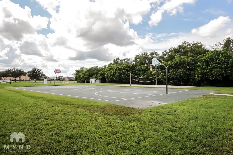 Building Photo - 723 Stonewyk Way