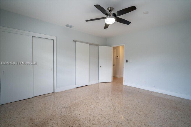 Building Photo - 475 S Shore Dr