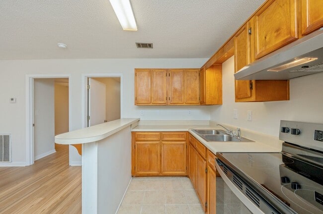 Building Photo - Cozy Duplex in the Heart of Niceville!