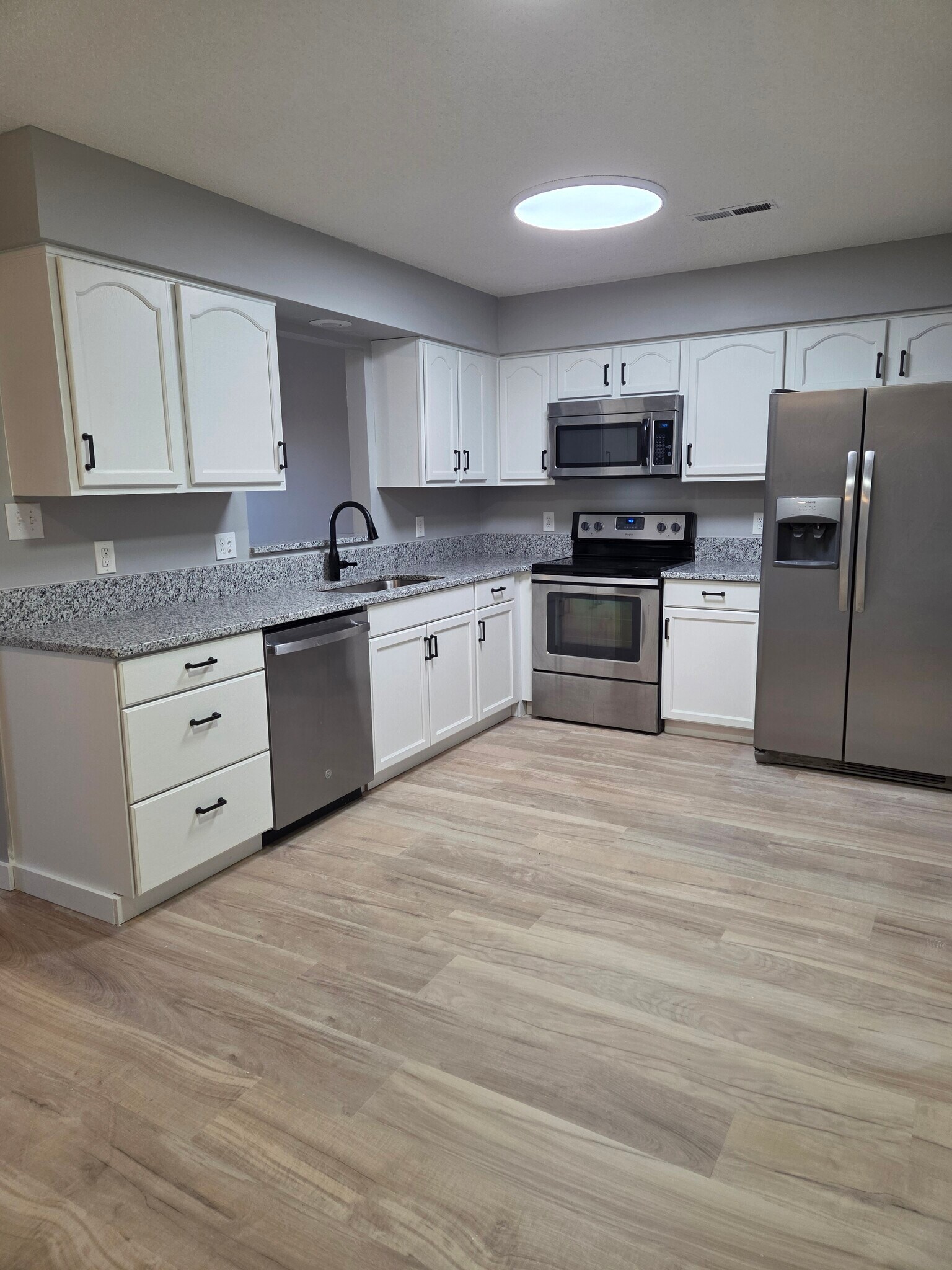 Building Photo - 8022 Intervale Way