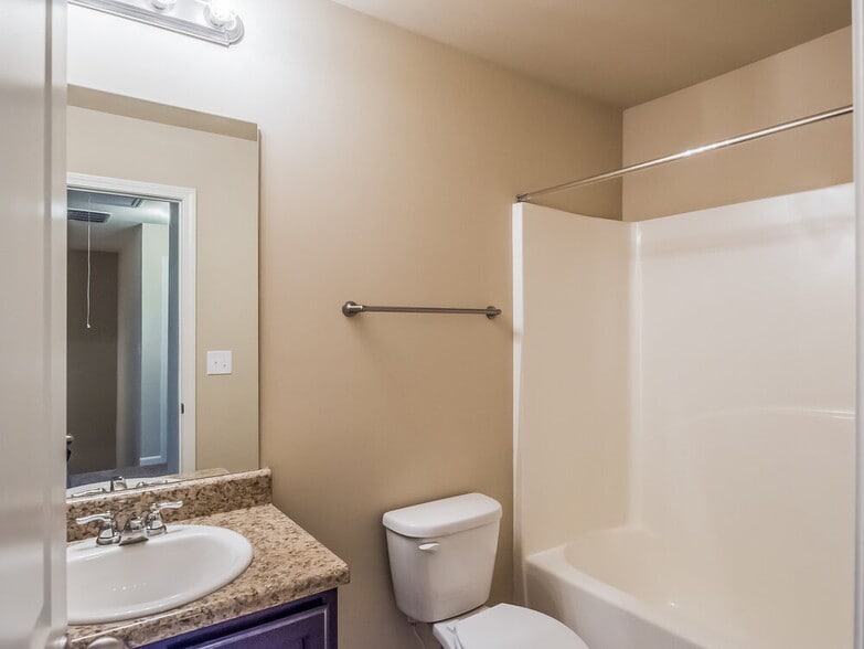 Building Photo - 260 Stillwood Dr