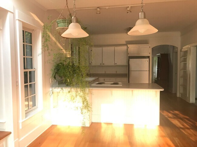 Building Photo - Large, Centrally Located Craftsman Home in...