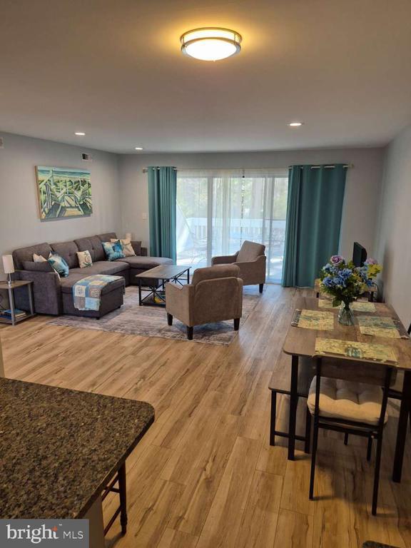 Building Photo - 39633 Round Robin Way
