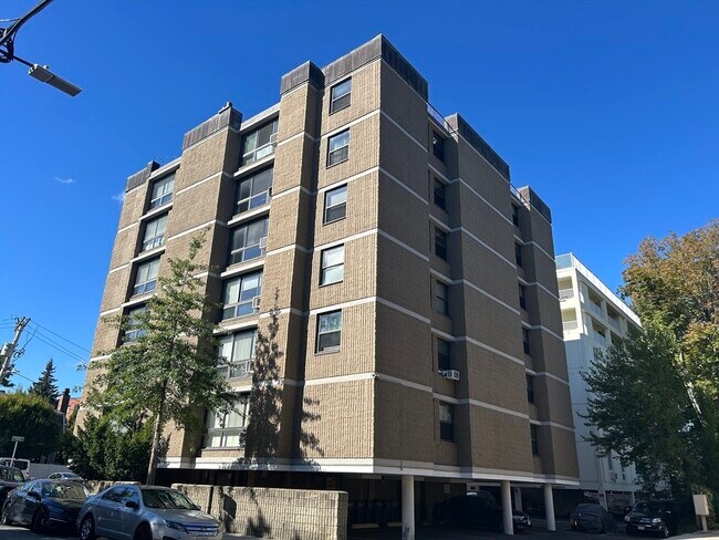 Building Photo - 45 Trowbridge St