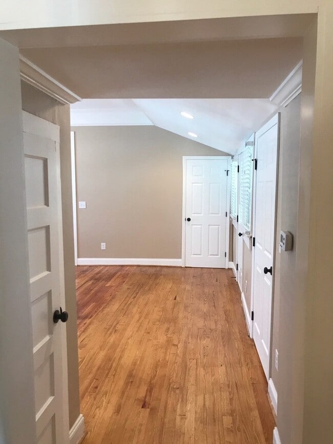 Building Photo - Beautiful 3 Bed 3.5 Bath House